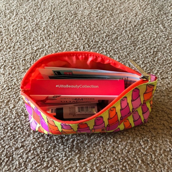 SOLD Assorted beauty sample bundle - Picture 2 of 4